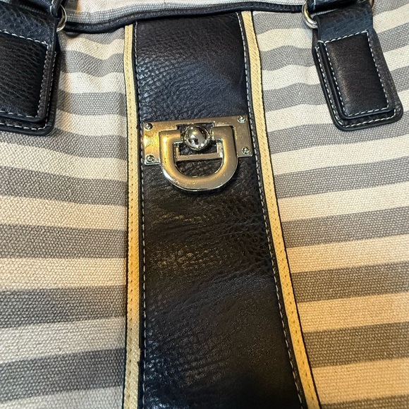 BUENO Striped Canvas Duffel Bag, Carry All , Weekender, Looks New - Picture 3 of 10